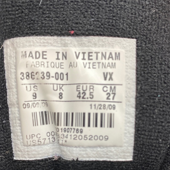 Nike Black and Gold Athletic Shoes
663 - Picture 9 of 9